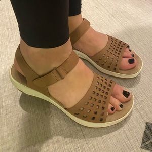 Bionica Leather Sandals Tan
